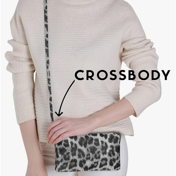 Leopard dual crossbody wristlet purse~ - Picture 4 of 10